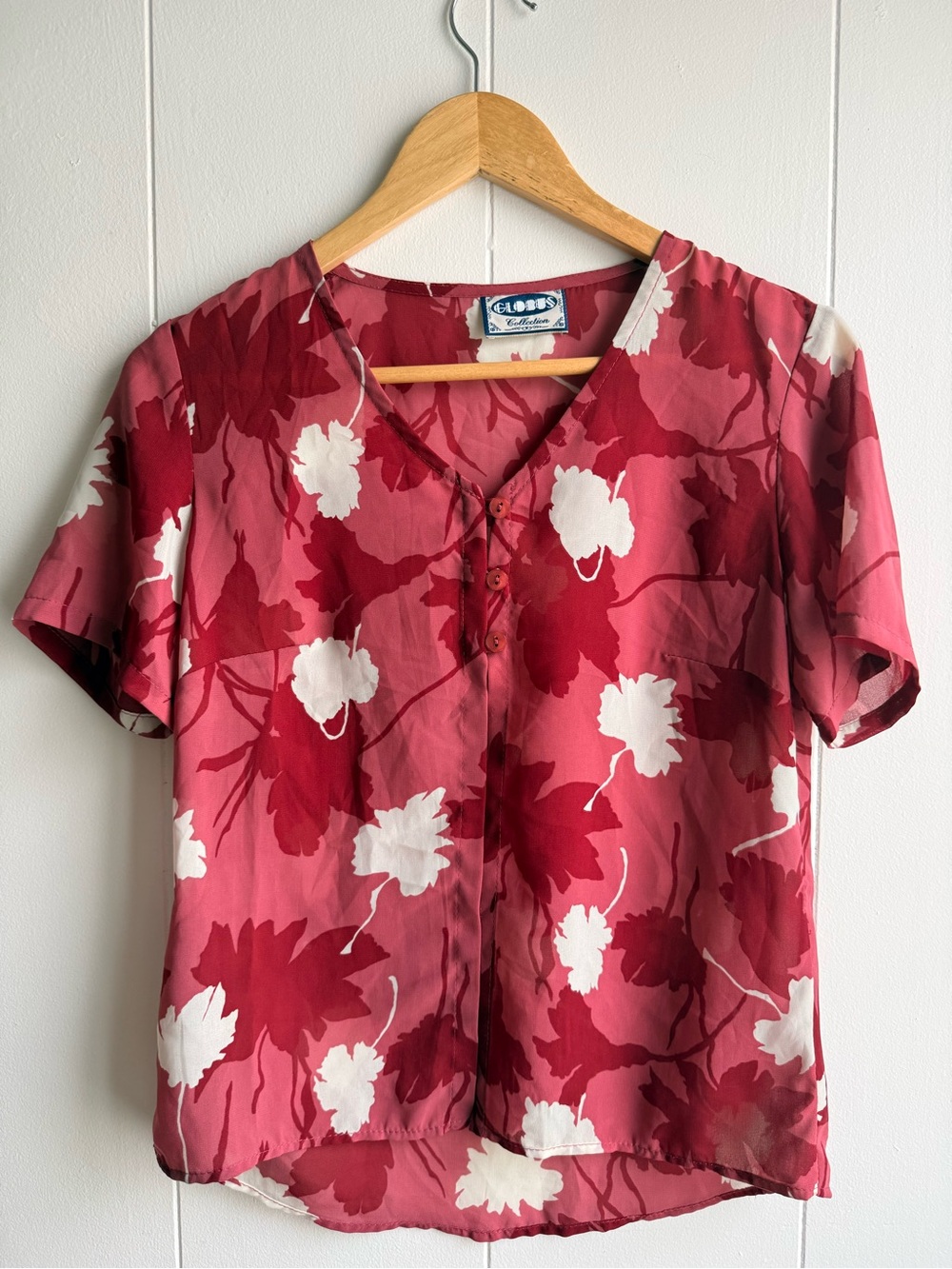Vintage floral V-Neck Short Sleeve Top in Red and White